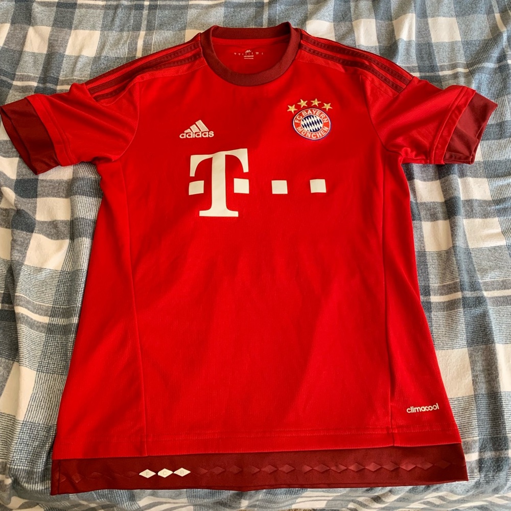 Bayern Munich men’s jersey - small - Thiago #6